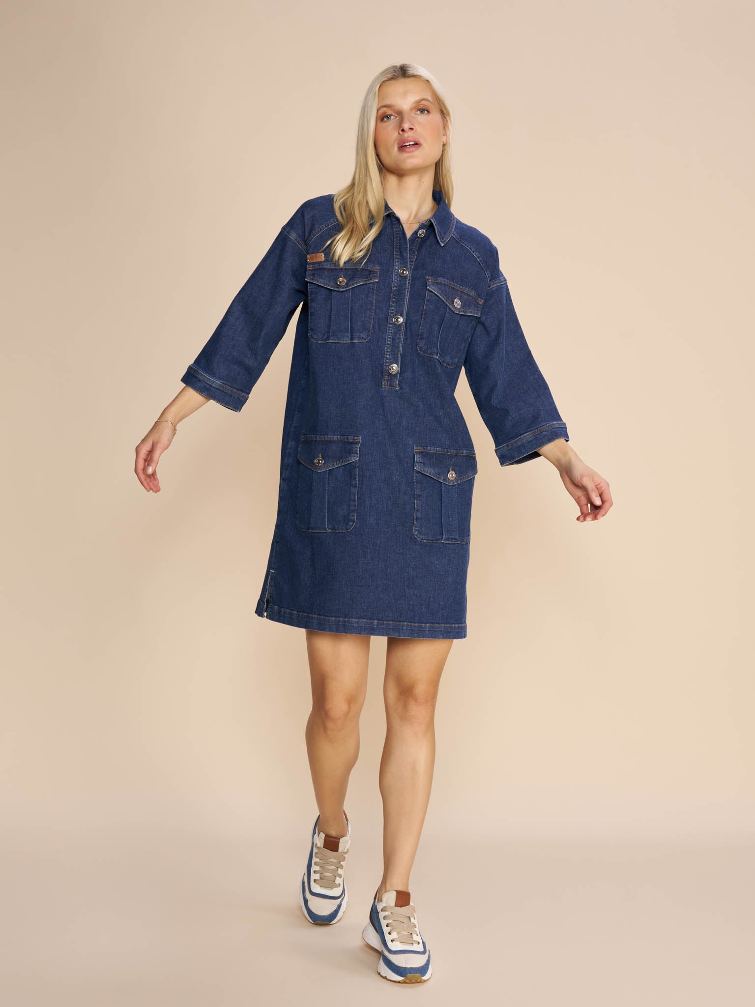 Modelshot / Blue / Detail